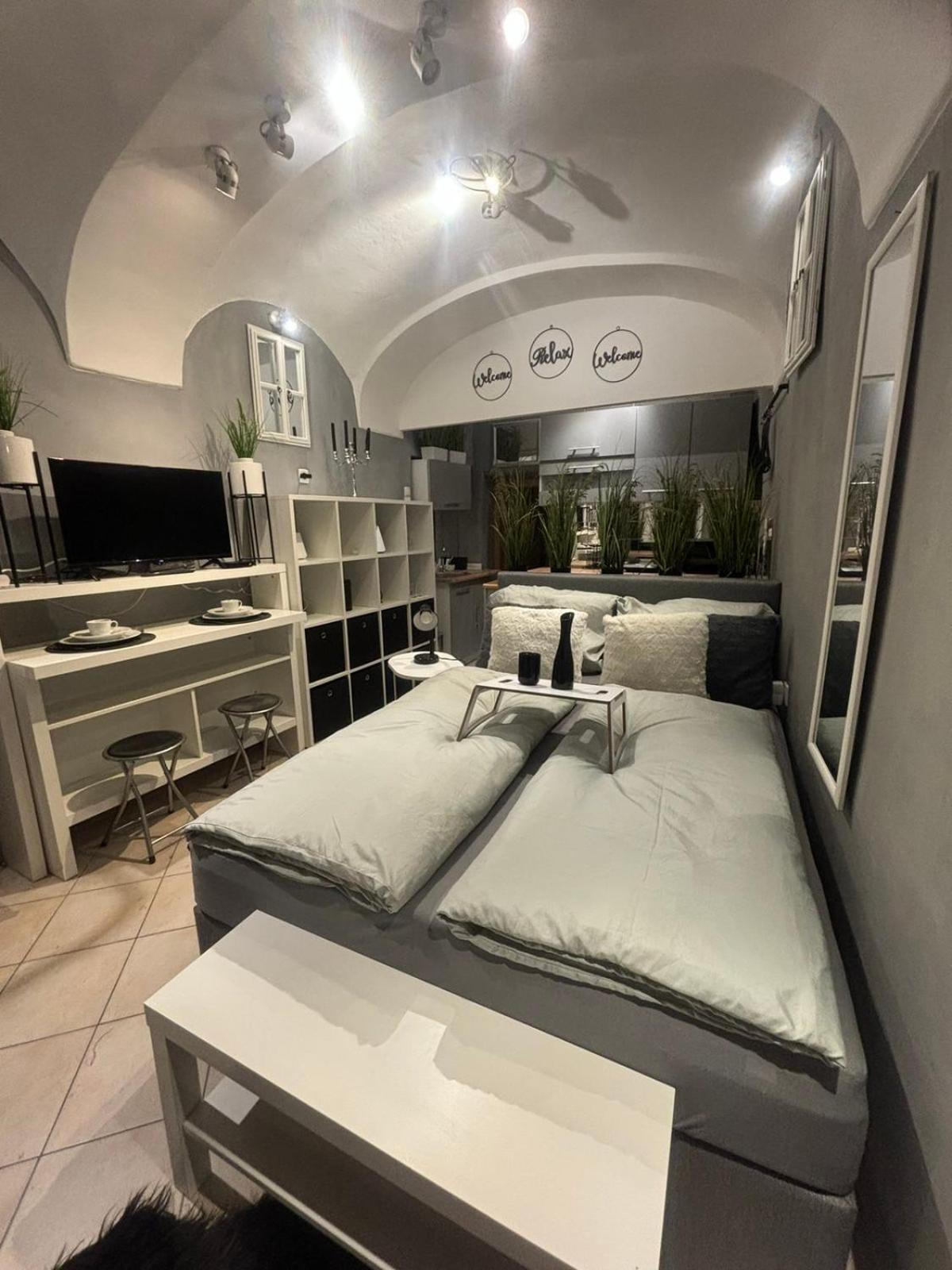 Old Town Apartment *