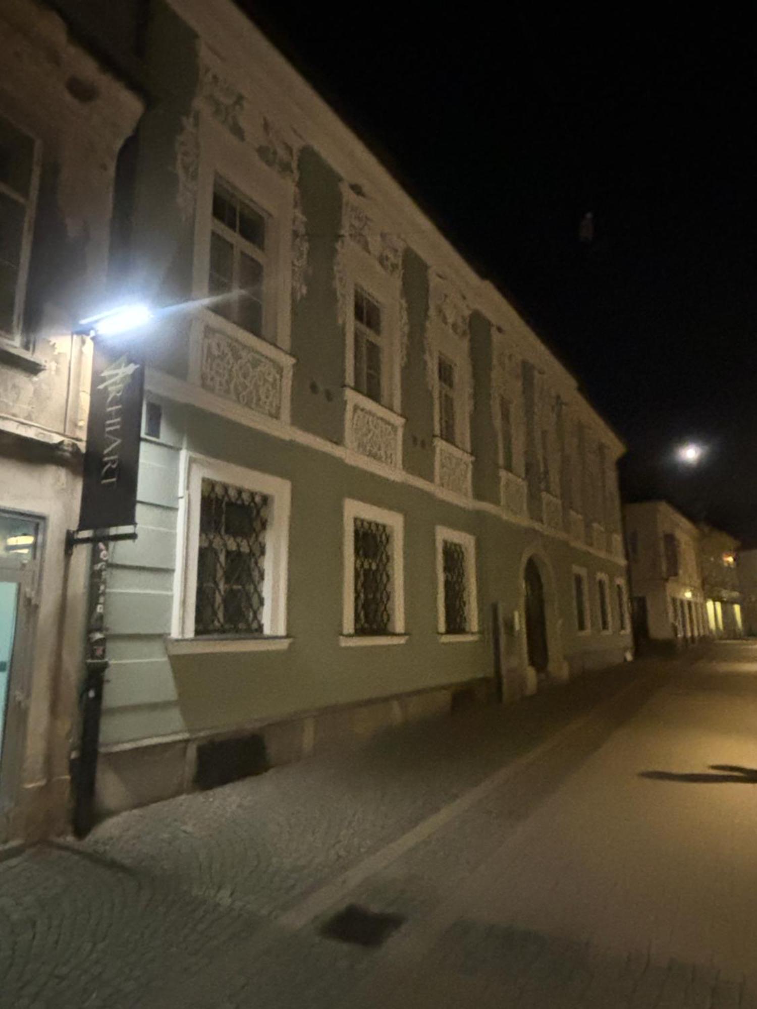 Old Town Apartment *